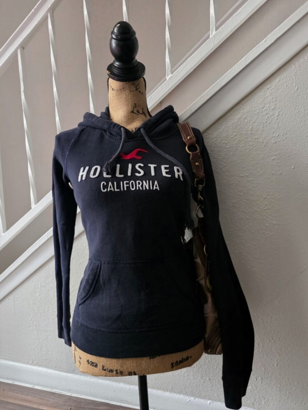 2000s Hollister black hoodie with red logo S8ze XS